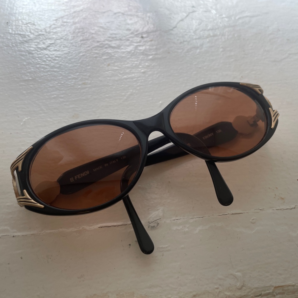 Vintage & Authentic Fendi Oval Sunglasses - FS 138 EBONY 130